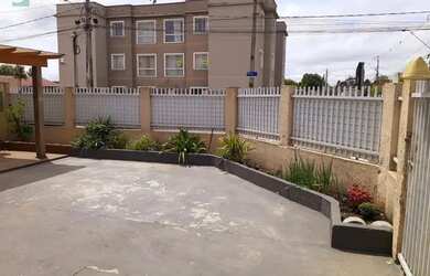 Imagem: A casa possui 3 Dormitórios, 3 Banheiros, 4 Vagas na garagem