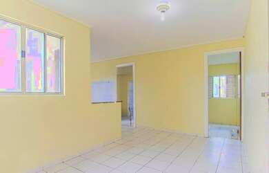 Imagem: A casa possui 2 Dormitórios, 1 Banheiro, 1 Vaga na garagem