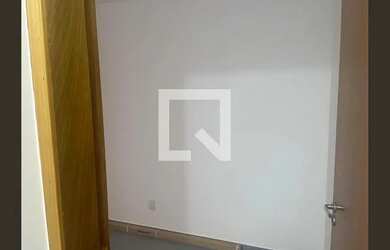 Imagem: A casa possui 2 Dormitórios, 2 Banheiros, 2 Vagas na garagem