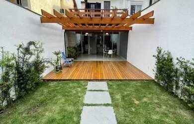 Imagem: A casa possui 3 Dormitórios, 3 Banheiros, 2 Vagas na garagem