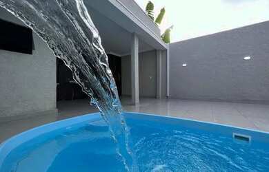 Imagem: A casa possui 3 Dormitórios, 3 Banheiros, 4 Vagas na garagem