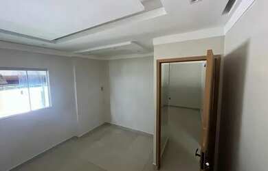 Imagem: A casa possui 3 Dormitórios, 4 Banheiros, 1 Vaga na garagem