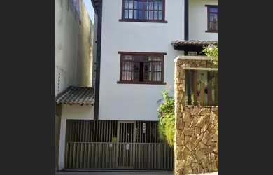 Imagem: A casa à venda possui 5 Dormitórios, 4 Banheiros, 4 Vagas