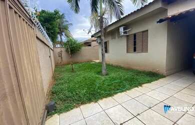 Imagem: A casa possui 4 Dormitórios, 2 Banheiros, 5 Vagas na garagem