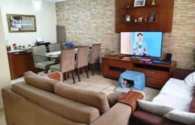 Imagem: A casa possui 3 Dormitórios, 2 Banheiros, 1 Vaga na garagem