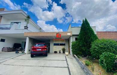 Imagem: A casa em condomínio possui 3 Dormitórios, 1 Banheiro, 4 Vagas