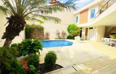 Imagem: A casa em condomínio possui 4 Dormitórios, 5 Banheiros, 4