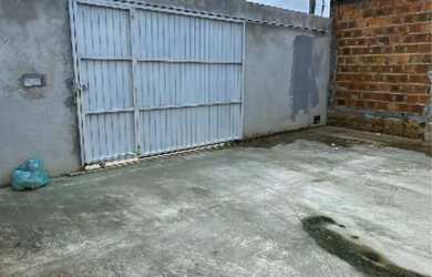 Imagem: A casa possui 2 Dormitórios, 1 Banheiro, 2 Vagas na garagem