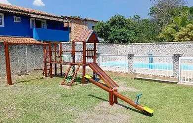 Imagem: A casa possui 5 Dormitórios, Acomodam 15 pessoas, 5 Vagas na