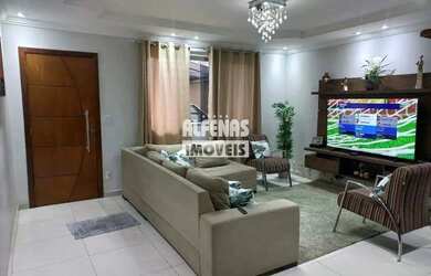 Imagem: A casa possui 3 Dormitórios, 3 Banheiros, 2 Vagas na garagem