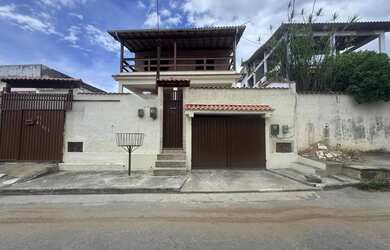 Imagem: A casa possui 2 Dormitórios, 2 Banheiros, 1 Vaga na garagem