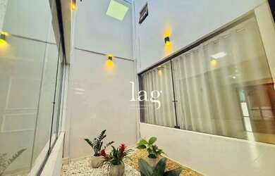 Imagem: A casa em condomínio possui 5 Dormitórios, 5 Banheiros, 4