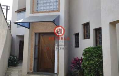 Imagem: A casa possui 3 Dormitórios, 3 Banheiros, 3 Vagas na garagem