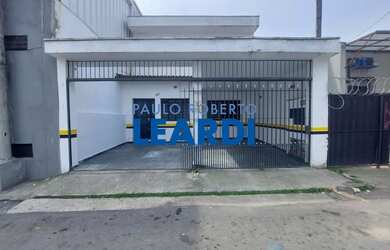 Imagem: O depósito possui 2 Vagas na garagem, 120m² de Área e está