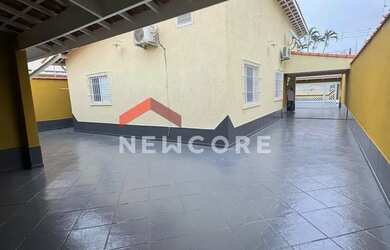 Imagem: A casa à venda possui 3 Dormitórios, 3 Banheiros, 3 Vagas