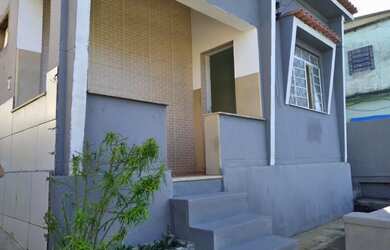 Imagem: A casa possui 2 Dormitórios, 1 Banheiro, 1 Vaga na garagem