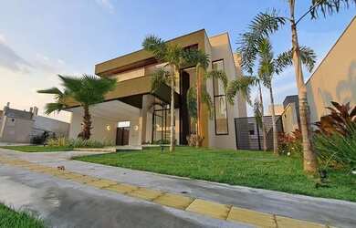 Imagem: A casa possui 4 Dormitórios, 5 Banheiros, 270m² de Área e