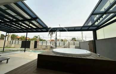 Imagem 4: Casa alto padrão à venda tem 247 metros quadrados com 4 quartos