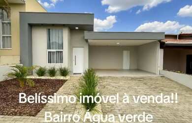 Imagem: A casa possui 3 Dormitórios e está localizado em Água Verde