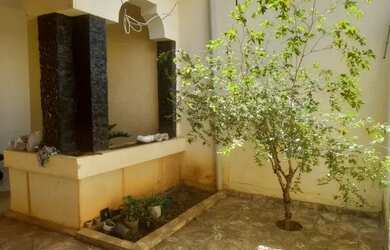 Imagem: A casa possui 3 Dormitórios, 2 Banheiros, 3 Vagas na garagem