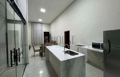 Imagem: A casa em condomínio possui 3 Dormitórios, 3 Banheiros, 4