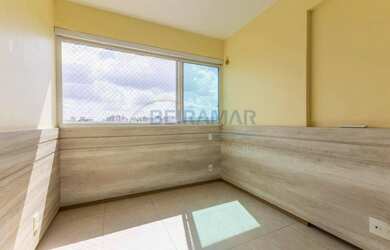 Imagem: O apartamento possui 1 Dormitório, 1 Banheiro, 1 Vaga na garagem