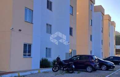 Imagem: O apartamento possui 2 Dormitórios, 1 Banheiro, 1 Vaga na garagem