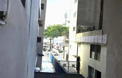 Imagem: O apartamento possui 1 Dormitório, 1 Banheiro, 1 Vaga na garagem