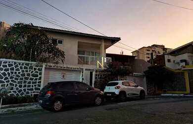 Imagem: A casa possui 3 Dormitórios, 4 Banheiros, 4 Vagas na garagem