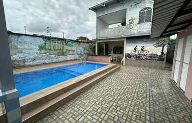 Imagem: A casa possui 2 Dormitórios, 2 Banheiros, 2 Vagas na garagem