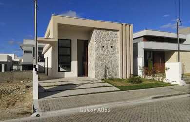 Imagem: A casa em condomínio possui 3 Dormitórios, 2 Banheiros, 1