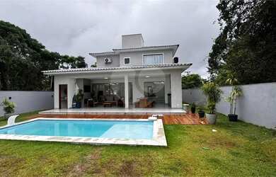 Imagem: A casa em condomínio possui 4 Dormitórios, 4 Banheiros, 2