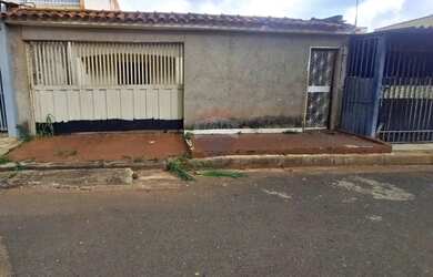 Imagem: A casa possui 3 Dormitórios, 1 Banheiro e 150m² de Área e