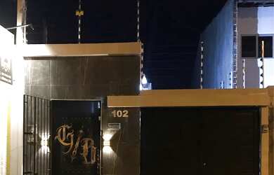 Imagem: A casa possui 2 Dormitórios, 1 Banheiro, 1 Vaga na garagem