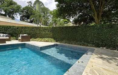 Imagem: A casa em condomínio possui 4 Dormitórios, 5 Banheiros, 4