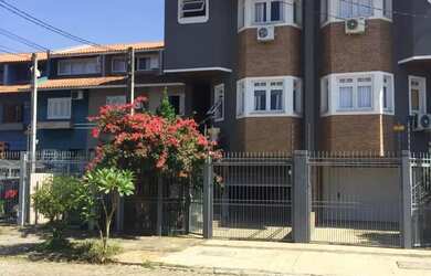 Imagem: A casa possui 3 Dormitórios, 3 Banheiros, 3 Vagas na garagem