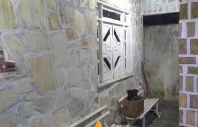 Imagem: A casa possui 2 Dormitórios, 1 Banheiro, 1 Vaga na garagem