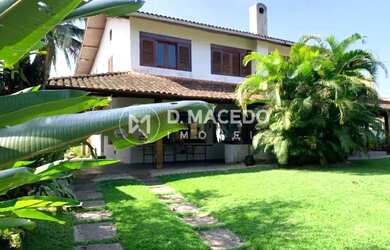 Imagem: A casa possui 4 Dormitórios, 4 Banheiros, 5 Vagas na garagem