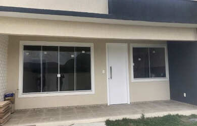 Imagem: A casa possui 2 Dormitórios, 2 Banheiros e 5 Vagas na garagem