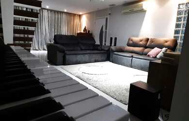 Imagem: A casa possui 3 Dormitórios, 5 Banheiros, 4 Vagas na garagem