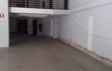 Imagem: O depósito possui 300m² de Área e está localizado em Calçada