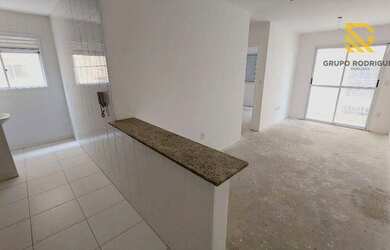 Imagem: O apartamento possui 2 Dormitórios, 1 Banheiro, 1 Vaga na garagem