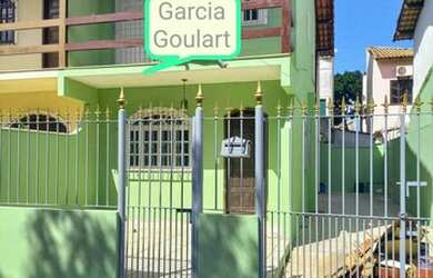 Imagem: A casa possui 3 Dormitórios, 1 Banheiro, 1 Vaga na garagem