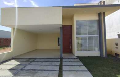 Imagem: A casa em condomínio possui 3 Dormitórios, 1 Banheiro, 2 Vagas