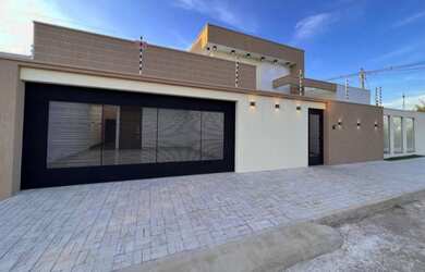 Imagem: A casa possui 4 Dormitórios, 3 Banheiros, 2 Vagas na garagem