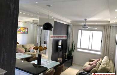 Imagem: O apartamento possui 2 Dormitórios, 1 Banheiro, 1 Vaga na garagem