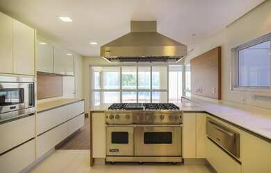 Imagem 9: Panamby, Alto padrão. Piscina, Churrasqueira, Ar-condicionadoeLareira