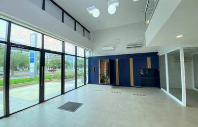 Imagem: O depósito possui 5 Vagas na garagem, 420m² de Área e está