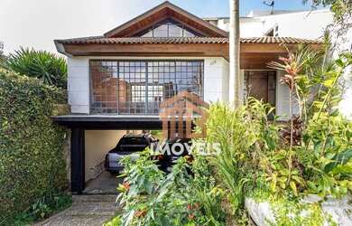 Imagem: A casa possui 4 Dormitórios, 4 Banheiros, 399m² de Área e