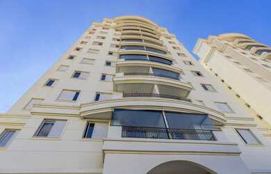 Imagem: O apartamento possui 3 Dormitórios, 2 Banheiros, 2 Vagas na